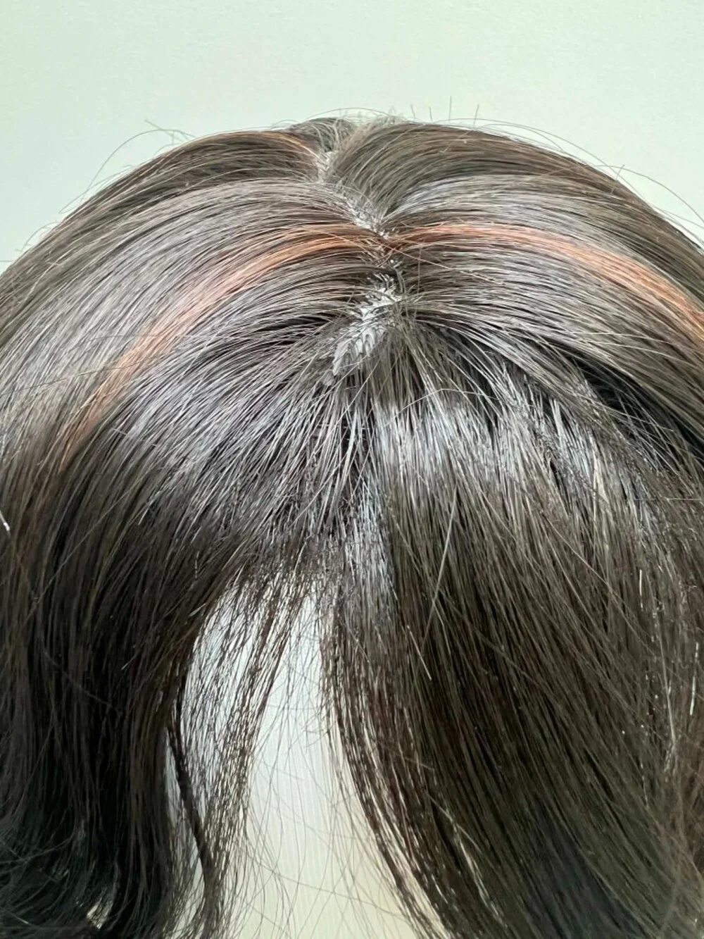 SOLD - Bobbi Boss synthetic wig brunette with warm brown highlights - Picture 5 of 6